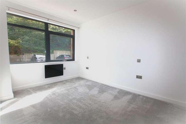 Hopewood Park, Deepdene Avenue, RH5 - Photo 1