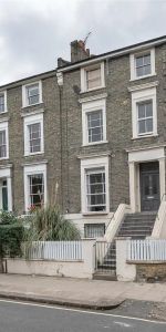 1 bedroom flat in London - Photo 3