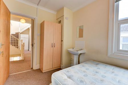 6 bedroom house to rent - Photo 2