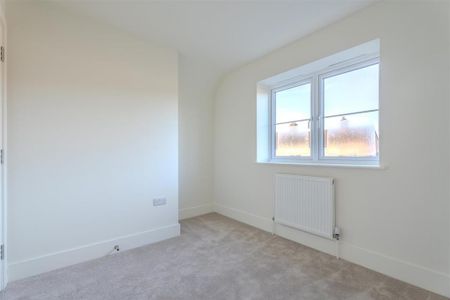 3 bedroom detached house to rent - Photo 3