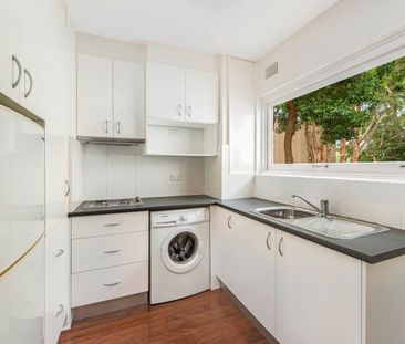 Renovated One Bedroom Apartment in the Heart of Cammeray - Photo 2