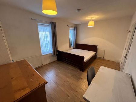 4 bedroom terraced house to rent - Photo 3