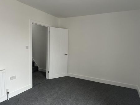 4 bedroom terraced house to rent - Photo 3
