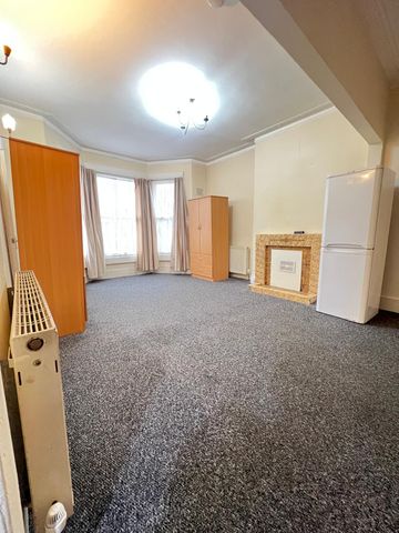 ONE BEDROOM FLAT FOR RENT IN FOREST GATE, E7 - Photo 4