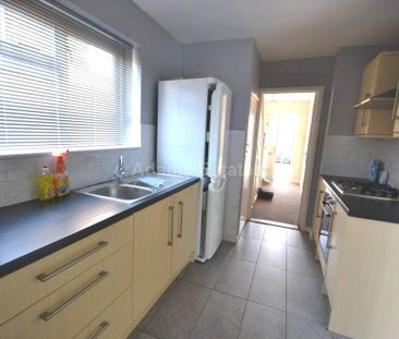 3 bedroom semi-detached house to rent - Photo 4