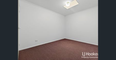 Modern Comfort and Convenience in Downtown Kallangur - Photo 4