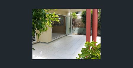 STYLISH EXECUTIVE HOME IN FABULOUSE CENTRAL LOCATION ! - Photo 2