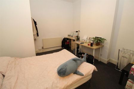 3 bedroom flat to rent - Photo 5