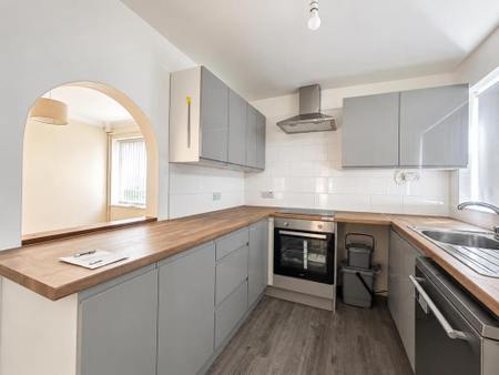 3 bedroom detached house to rent - Photo 5