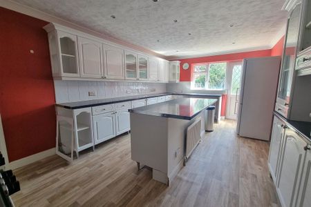 4 bedroom detached house to rent - Photo 4