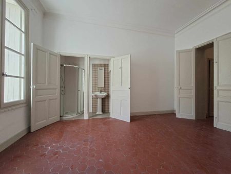 Location Appartement 5 pièces 144m² NIMES 30000 - Photo 4