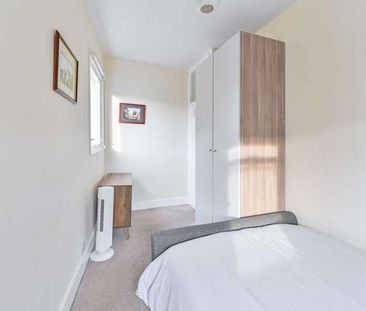 Flat, Battersea, SW11 - Photo 5