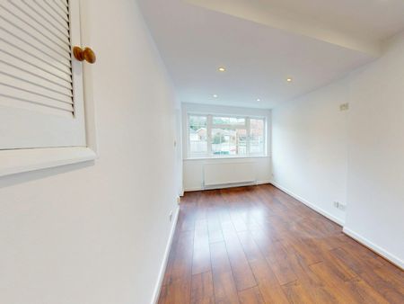 Semi-detached house to rent on - Photo 3