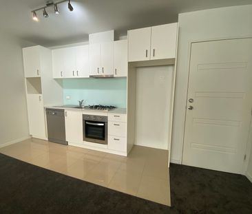 Urban Convenience Meets Modern Comfort - Photo 4