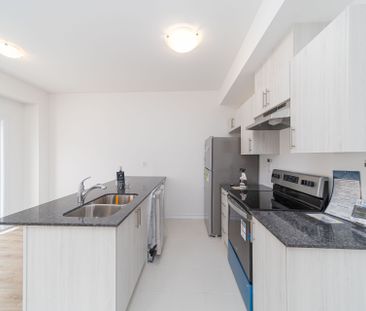 For Lease - 12 Wagon Lane, Barrie, Ontario - Photo 2