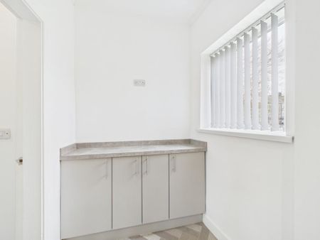 2 bedroom end of terrace house to rent - Photo 3