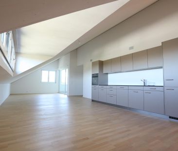 Wow, helle Dachwohnung im Eigentumsstandard mit grosszügigem Balkon - Foto 1
