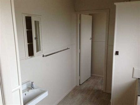 One Bedroom Flat, Close To Town - Photo 3