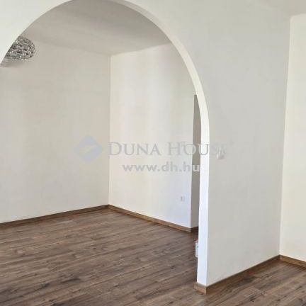 For rent Apartment, Budapest 13 district Csend, napfény, 3 szoba, nagy terasz, jó közlekedés! - Photo 1