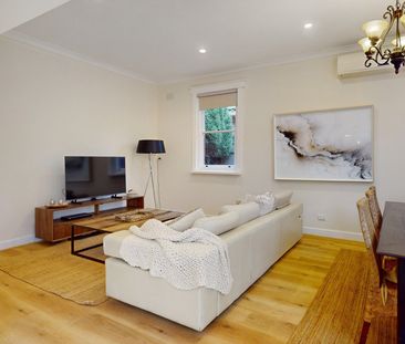 Spacious family home in sought after pocket of Camberwell - Photo 2