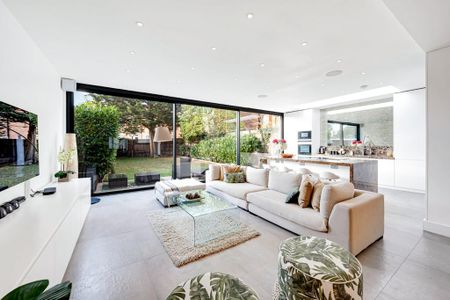 4 bedroom semi-detached house to rent - Photo 3