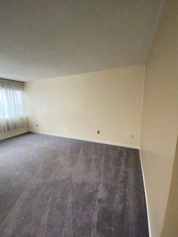 For Lease - 50 Elm Drive Unit# 604, Mississauga, Ontario - Photo 2