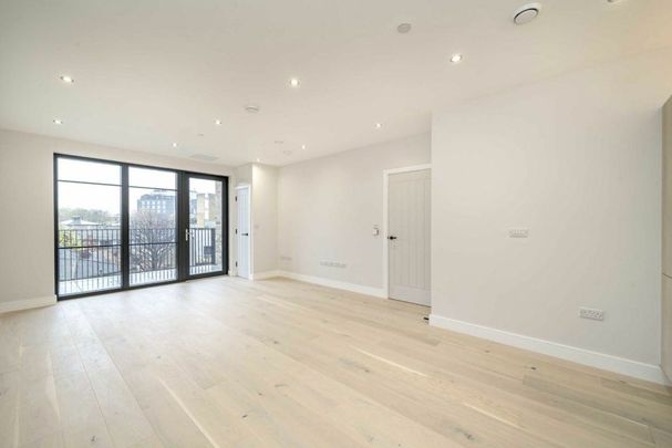 The Mall, Ealing, W5 - Photo 1