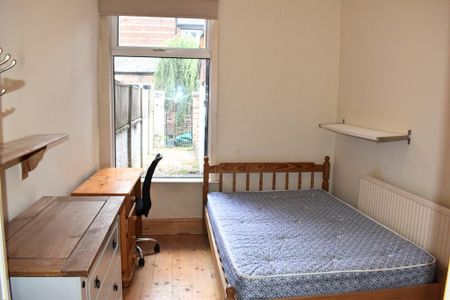 6 bedroom terraced house to rent - Photo 5