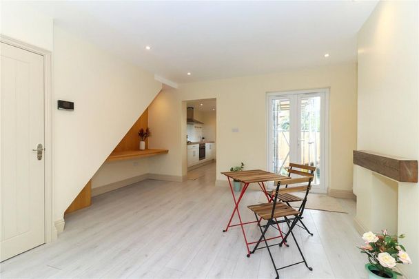 4 bedroom semi-detached house to rent - Photo 1