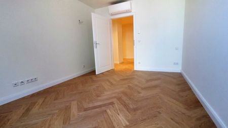 Moderne 4-Zimmer-DG-Wohnung mit hofseitigem Balkon - Photo 2