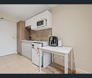 Renovated Student Accommodation Opposite Deakin University - Photo 4