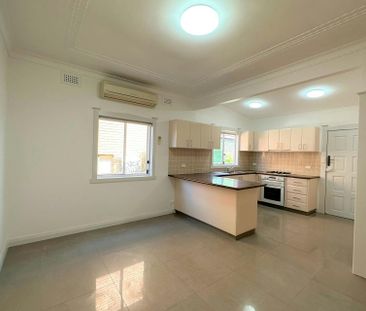 THREE-BEDROOM HOME IN A PRIME LOCATION - Photo 6