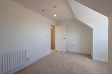 5 bedroom semi-detached house to rent - Photo 4