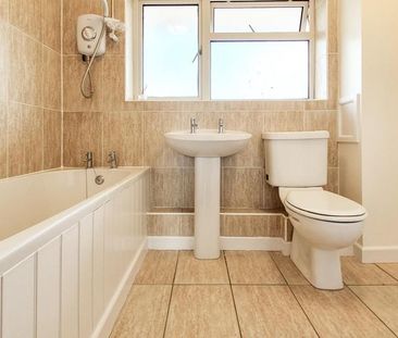 3 bedroom terraced house to rent - Photo 6