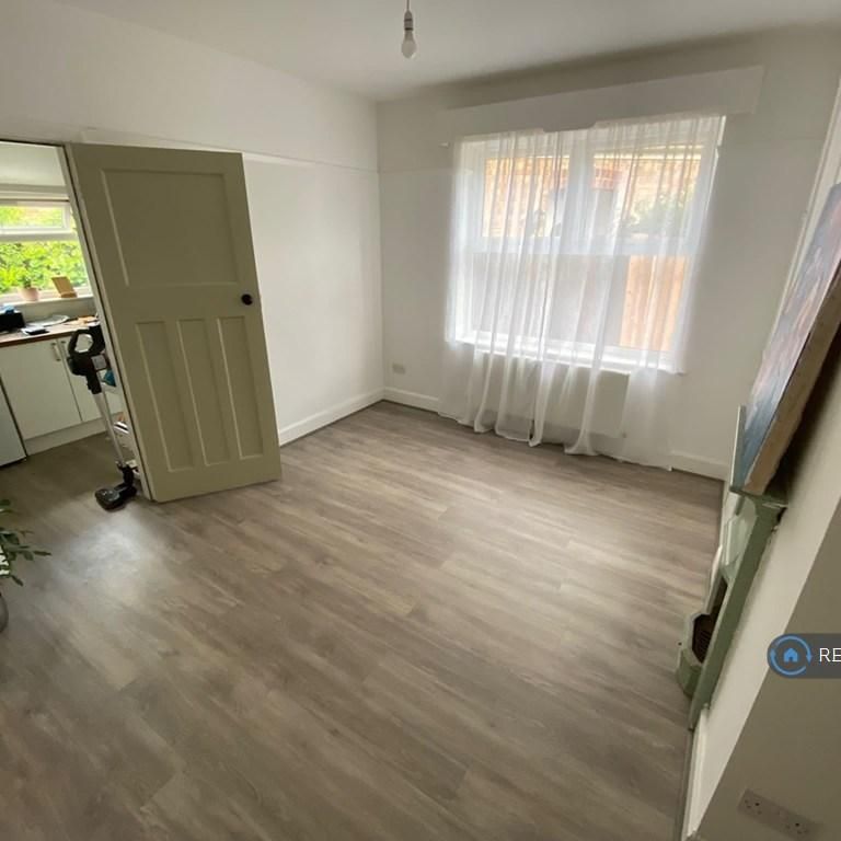 2 bedroom detached house to rent - Photo 1