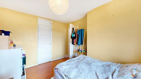 Large two bedroom apartment - Photo 5