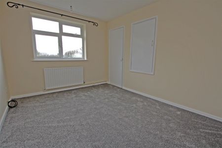 2 bedroom Semi-detached house to rent - Photo 2