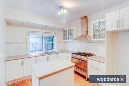Charming Ringwood Home - Photo 3