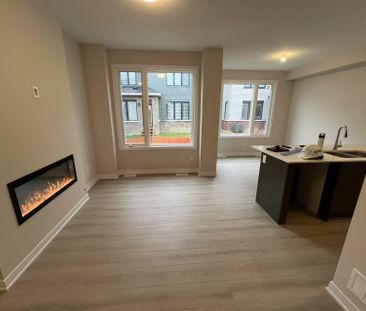 For Lease - 376 Les Emmerson Drive, Barrhaven, Ontario - Photo 4