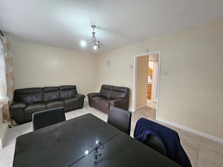 3 bedroom detached house to rent - Photo 2