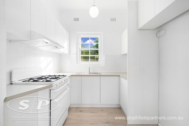 In the Heart of Summer Hill, Updated Art Deco Apartment - Photo 1