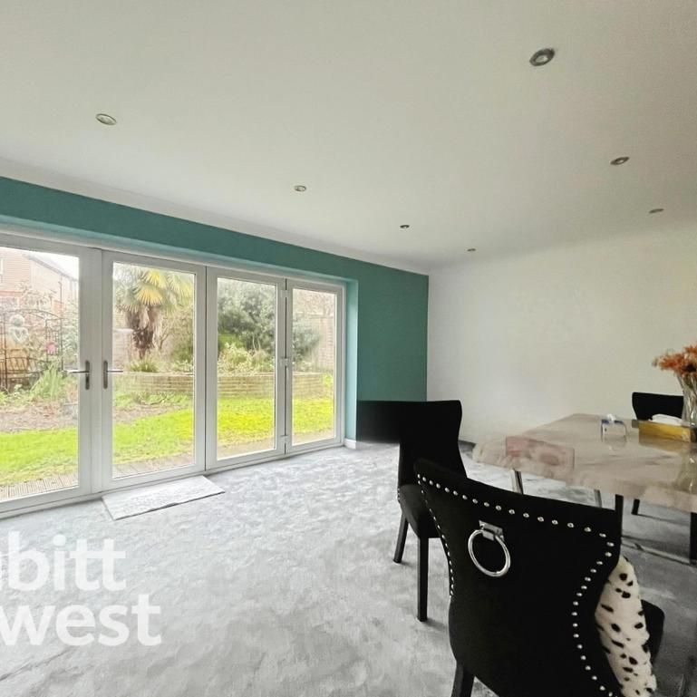 1 bedroom in a house share to rent - Photo 1