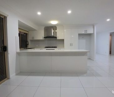 14 Goongarrie Crescent, Parkinson, Qld 4115 - Photo 2