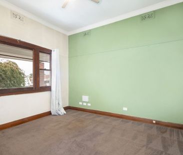 TWO BEDROOM HOME IN CENTRAL LOCATION - Photo 4