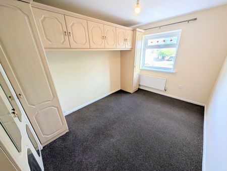 A 3 Bedroom Terraced - Photo 4
