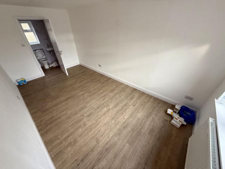 5 bedroom end of terrace house to rent - Photo 5