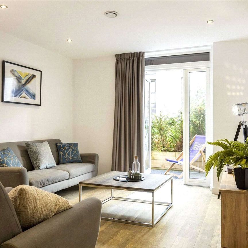 2 BED 2 BATH APARTMENT | AVAILABLE NOW | IN HIGH DEMAND | PARKING AVAILABLE | PRIME LOCATION | 24-HOUR CONCIERGE | RESIDENTS GYM - Photo 1