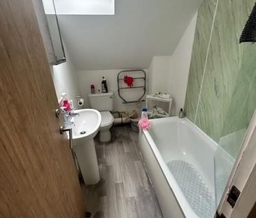 5 bedroom flat to rent - Photo 4