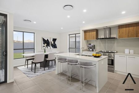 Located in the sought-after Ascot Grove Estate - Photo 4