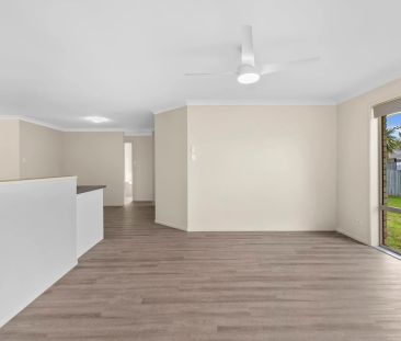 SPACIOUS 4-BEDROOM FAMILY HOME IN THE HEART OF FOREST LAKE! - Photo 2